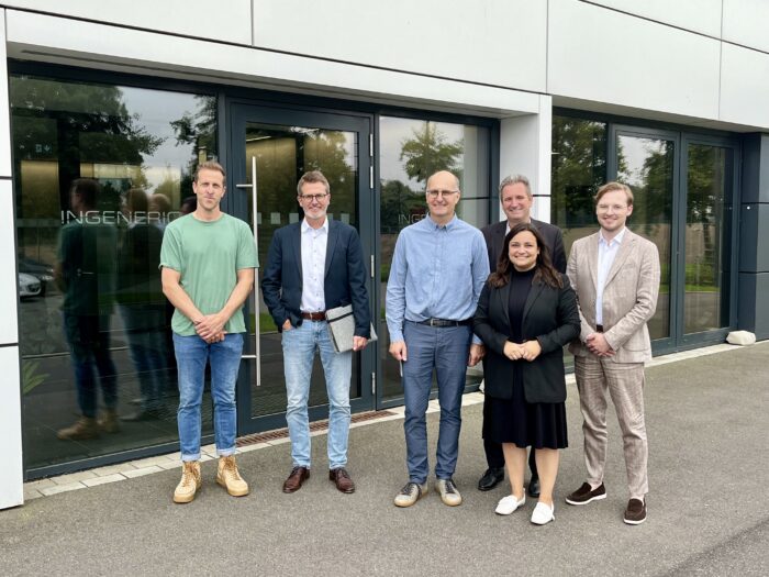 Bundestagsabgeordnete zu Besuch bei INGENERIC - Gruppenfoto